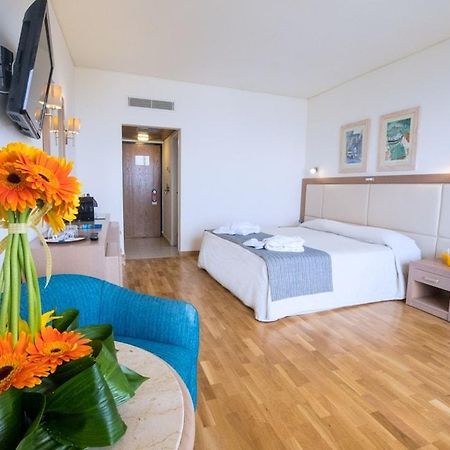 The Golden Coast Beach Hotel Pernera エクステリア 写真