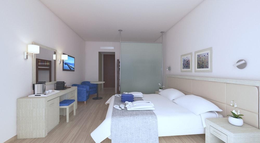 The Golden Coast Beach Hotel Pernera エクステリア 写真